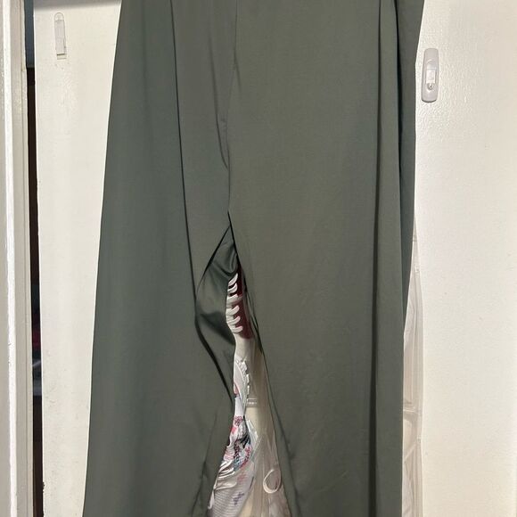 NWOT Olive Green Capris - Picture 7 of 11